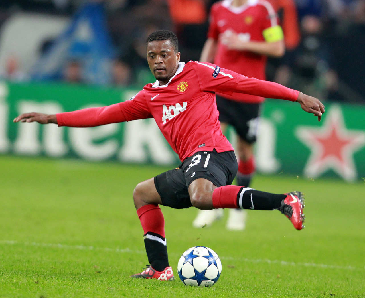 兩人在場上 兩人在場上